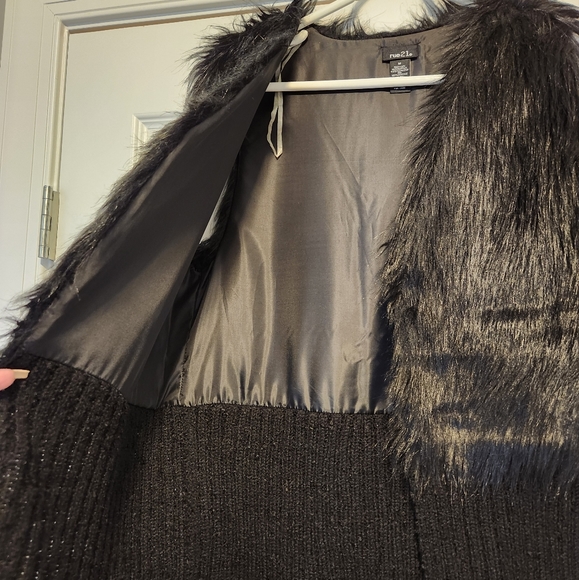Faux Fur Vest - Picture 2 of 2